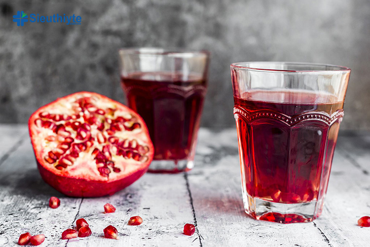 Mỡ máu cao uống gì? Nước ép lựu không chỉ thơm ngon mà còn giúp giảm mỡ máu
