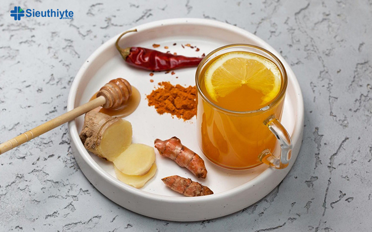 Đau răng nên uống gì? Bạn có thể uống trà gừng, trà nghệ, trà mật ong,… đều rất có lợi