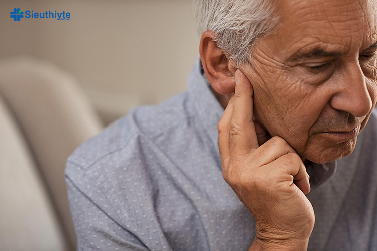 Nguyên nhân, triệu chứng và cách điều trị lãng tai ở người già