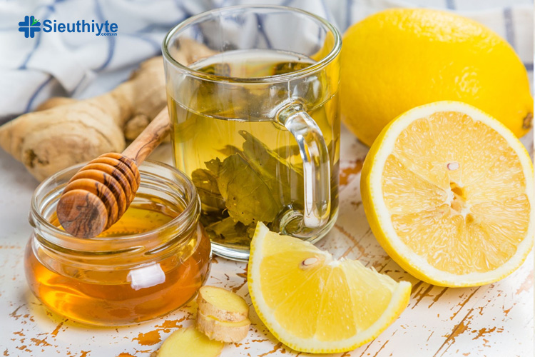 Uống nước mật ong với chanh giúp giảm ngủ ngáy và cũng tốt cho sức khỏe tổng thể