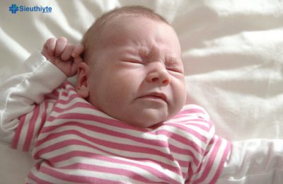 5 cách chữa ngạt mũi cho trẻ sơ sinh bằng dầu tràm