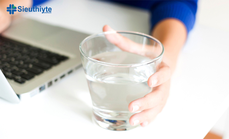 Người mệt mỏi nên uống gì? Uống nước lọc có thể giúp bạn duy trì năng lượng suốt cả ngày
