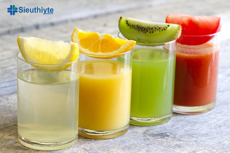 Uống gì để giải cảm nhanh? Uống nước ép trái cây giàu vitamin C bạn nhé