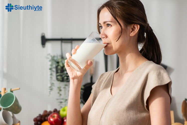 Mệt mỏi nên uống gì tốt? Chỉ cần uống ngay 1 ly sữa bạn sẽ thấy năng lượng phục hồi