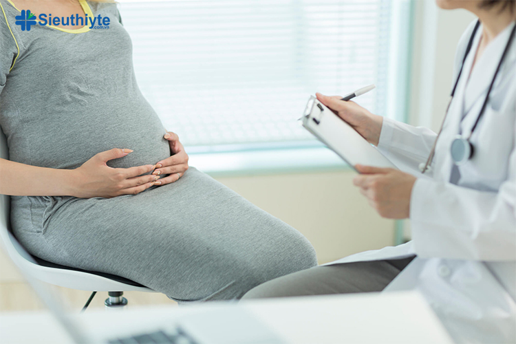 Phụ nữ đang mang thai không nên áp dụng chữa tràn dịch khớp gối bằng ngải cứu