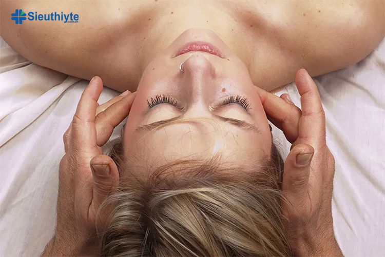 Massage hàm là một mẹo trị nghiến răng khi ngủ