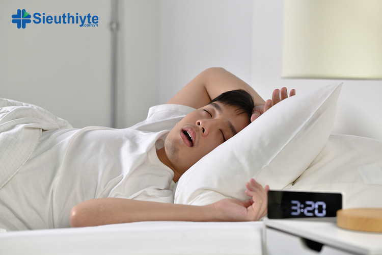 Ngáy to có thể là dấu hiệu ngưng thở khi ngủ, dẫn đến các biến chứng sức khỏe nghiêm trọng