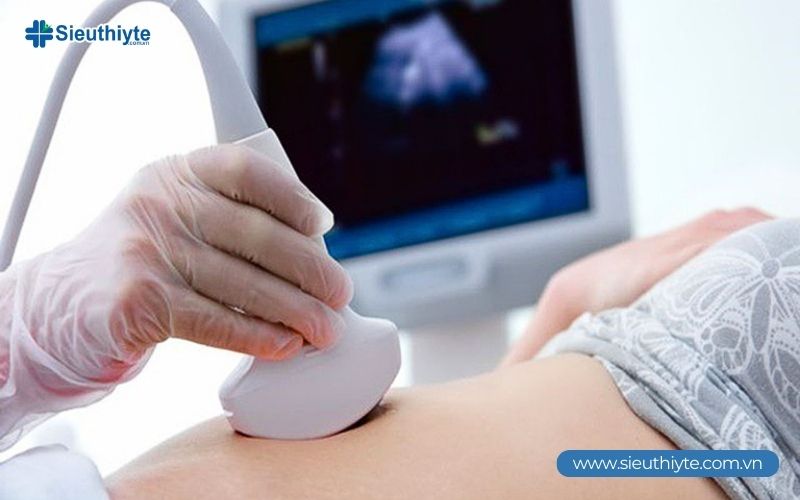 Siêu âm là phương pháp xác nhận chính xác nhất, giúp phân biệt dấu hiệu mang thai thật hay chỉ là triệu chứng mang thai giả khi không thấy phôi thai trong tử cung.